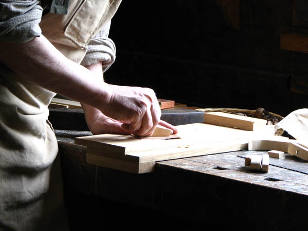 Nacemos de la influencia y formación  heredada en el sector de la <strong>carpintería de madera y ebanistería  en Ronda.</strong>