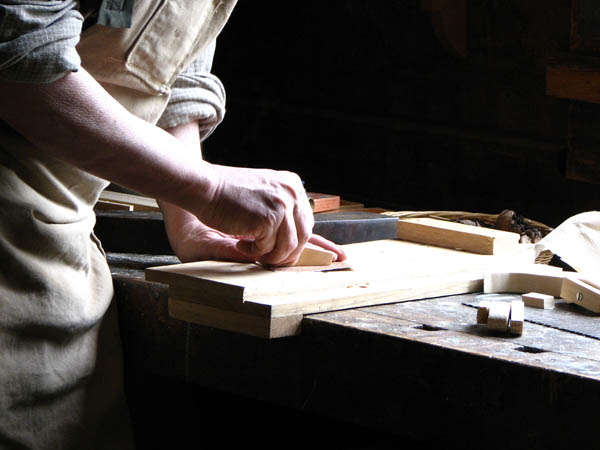 Nacemos de la influencia y formaciÃ³n  heredada en el sector de la <strong>carpinterÃ­a de madera y ebanisterÃ­a  en Ronda.</strong>
